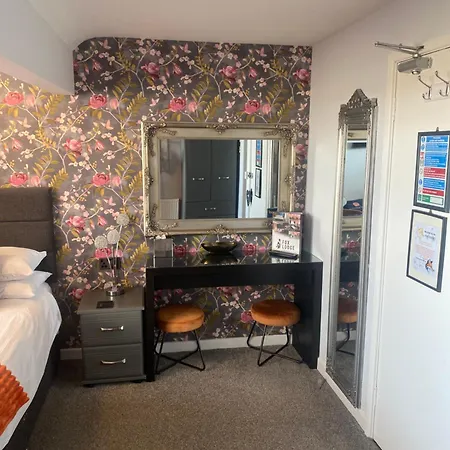 Fox Lodge Blackpool Room photo